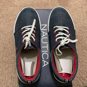 Big boys size 5 Nautica canvas lace up shoes.